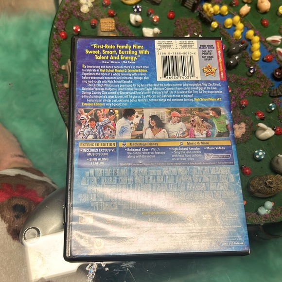 HIGH SCHOOL MUSICAL 2 MOVIE - Picture 2 of 3